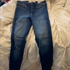 Hollister super skinny high rise dark wash jeans!